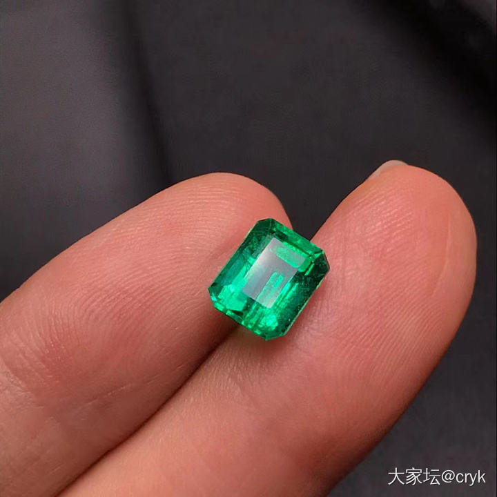 求帮我选颗祖母绿呀_祖母绿