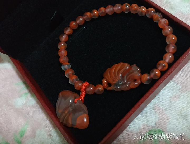 今日手工~~双向奔赴的爱情💏_南红珠串