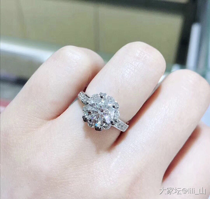 选个钻戒款式～_钻石