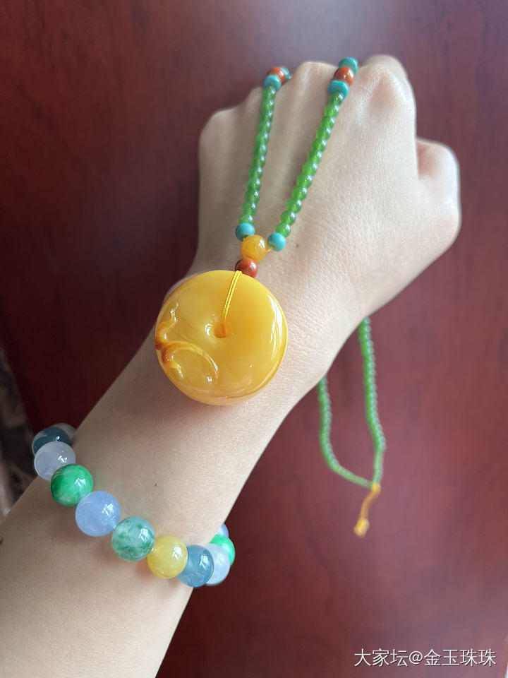 冬季温暖的颜色_琥珀蜜蜡