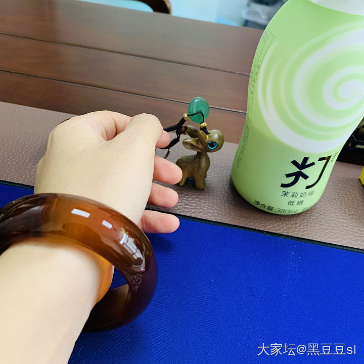 阳光真是琥珀的好伙伴_手饰琥珀