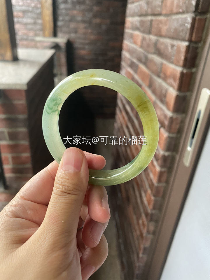 一只特色翡翠手镯_翡翠