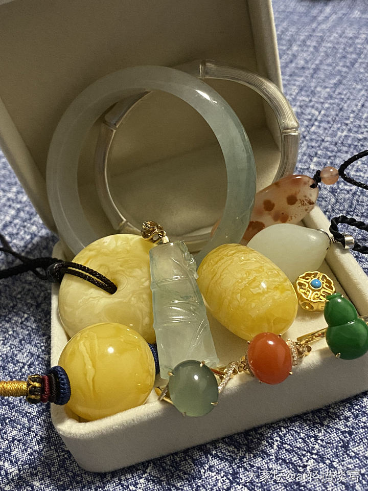 我的自控能力有点优秀啊_手镯琥珀蜜蜡