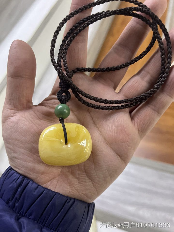 水滴氧化了几年，一直纠结挂绳要不要换掉_琥珀蜜蜡