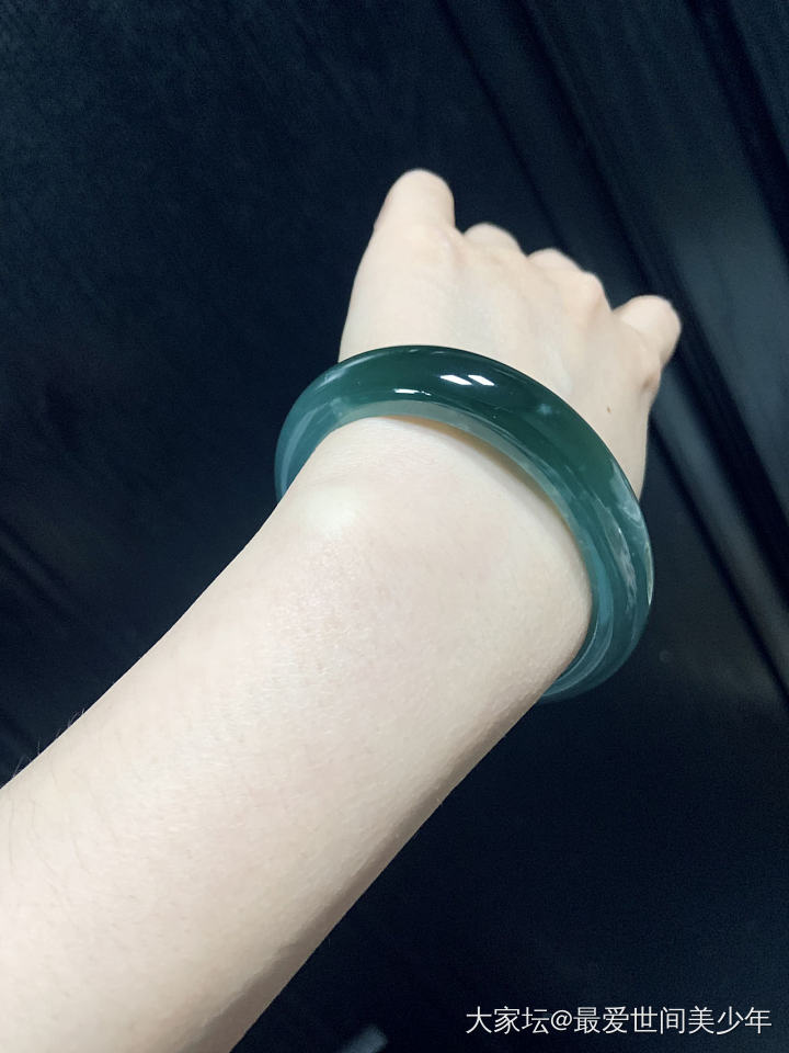 之前问的镯子拿回来鉴赏了！_手镯翡翠