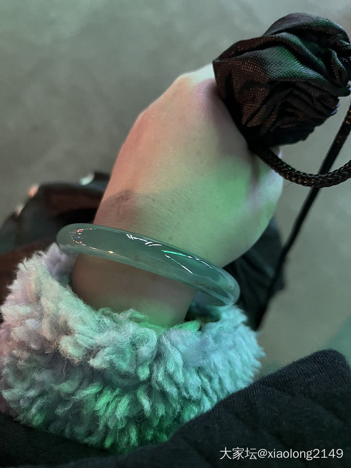 之前问的镯子拿回来鉴赏了！_手镯翡翠