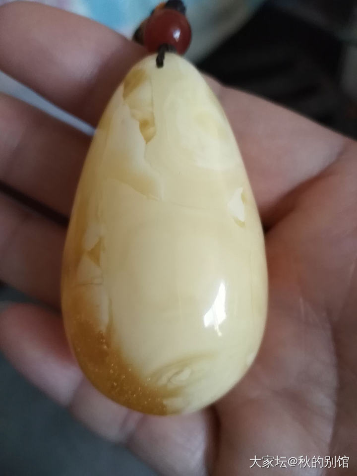 第一次买蜜蜡，麻烦大家帮我看看这个水滴怎么样？背面的是纹路还是裂缝？_琥珀蜜蜡