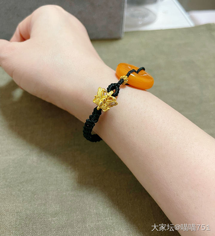 一个蜜蜡扣子，一直不知道怎么用_琥珀蜜蜡