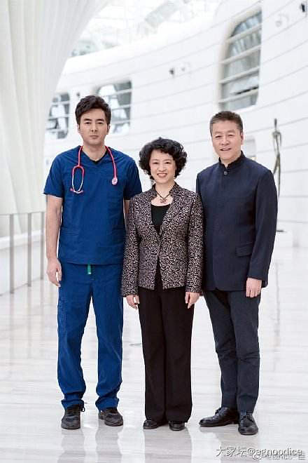 这个安贞医院的急诊科主任医师王成钢长得真好看，北大博士已经是主任医师了_闲聊