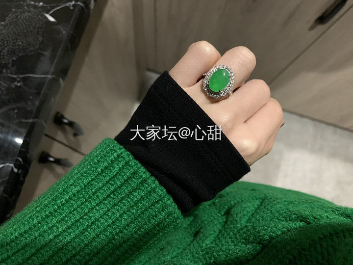 好久不戴翡翠绿蛋戒指_戒指翡翠