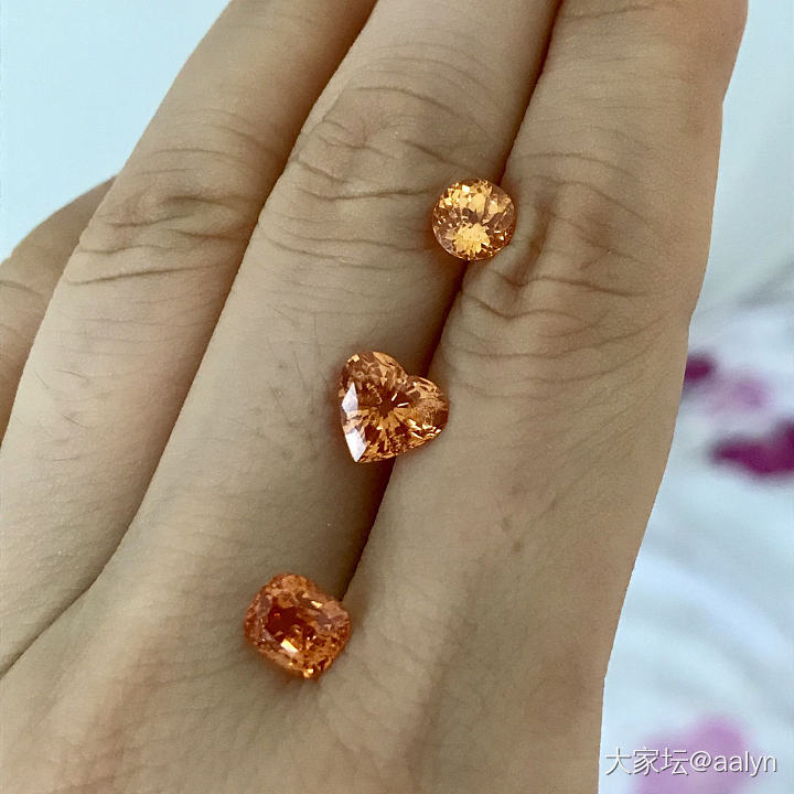买了一颗血贵的芬达_芬达彩色宝石