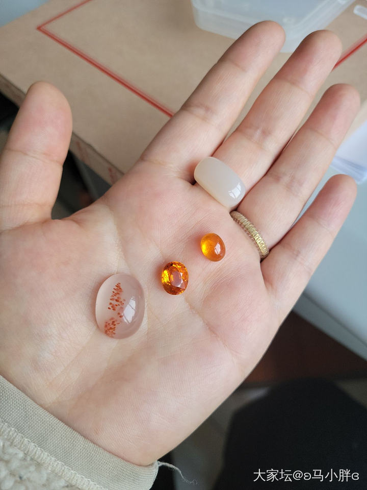 买了一颗血贵的芬达_芬达彩色宝石