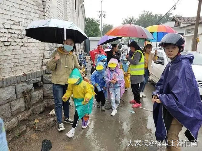 下雨天接孩子有感_育教亲子