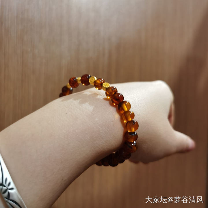 流光溢彩_珠串琥珀