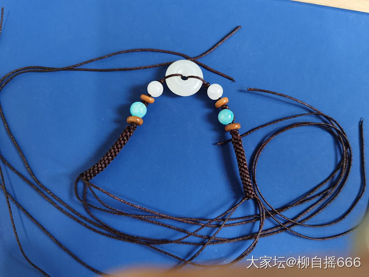 手残党第一次编绳，不会收尾…😂😂_编绳
