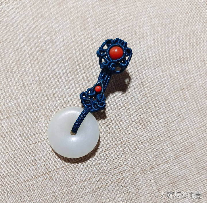 朋友的主饰配件重新加工编制成一件新包挂了_编绳