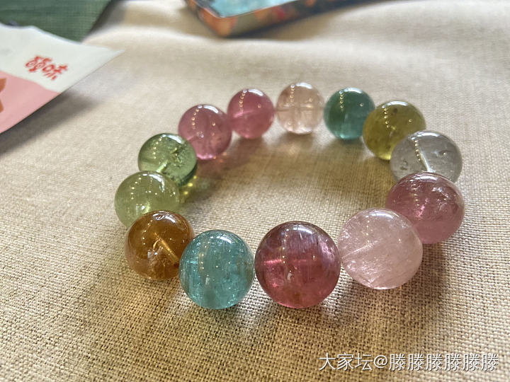 请问见多识广的坛友，这种西瓜碧玺手钏能看到25000的价吗？_珠串碧玺