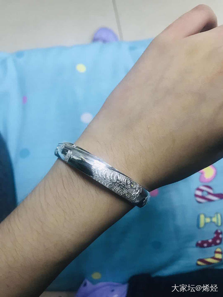 请晒素华虎竹，并不吝赐教镯型和克重！_银