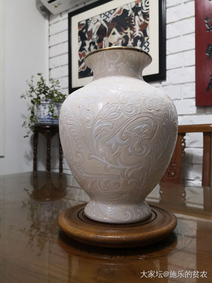 清同治款刻花敞口灯笼瓶_陶瓷