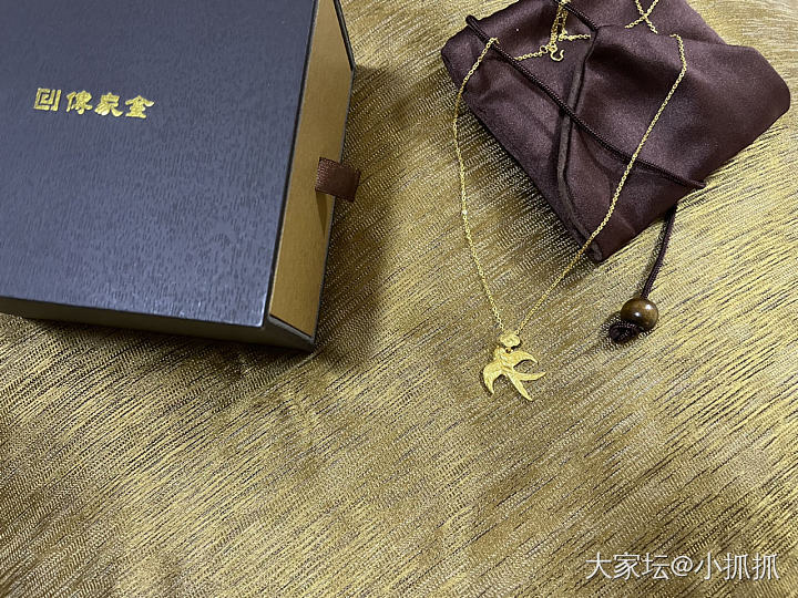 新入的小燕子飞到我手上了😊_耳钉项链金