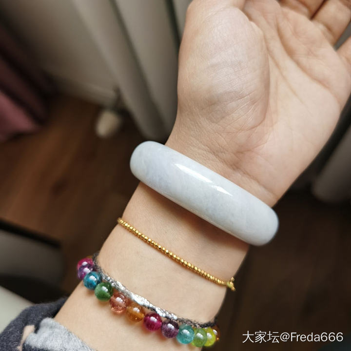 细糯种厚庄翡翠手镯 适合的来～_翡翠