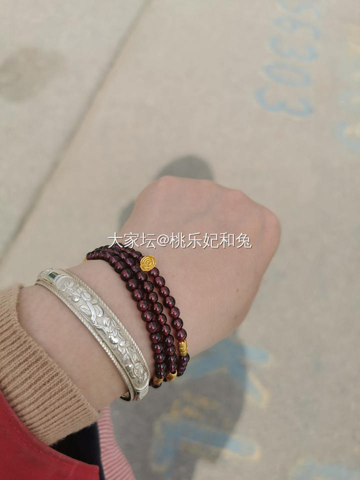 绞丝银镯加石榴石_石榴石银