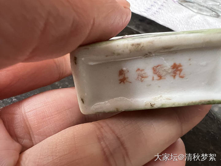 剩下没给扔掉的，放在杂物房里的鼻烟壶。家里老人不懂，已经把一部分都扔掉了。_陶瓷