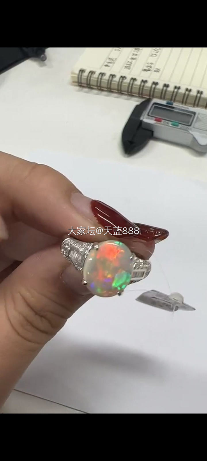 姐妹们帮忙看看，这个价位有没有高很多_戒指欧泊