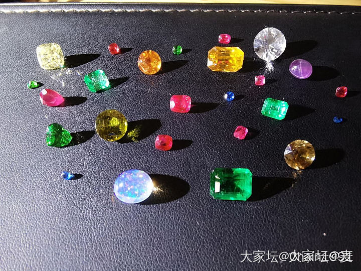姐妹们帮忙看看，这个价位有没有高很多_戒指欧泊