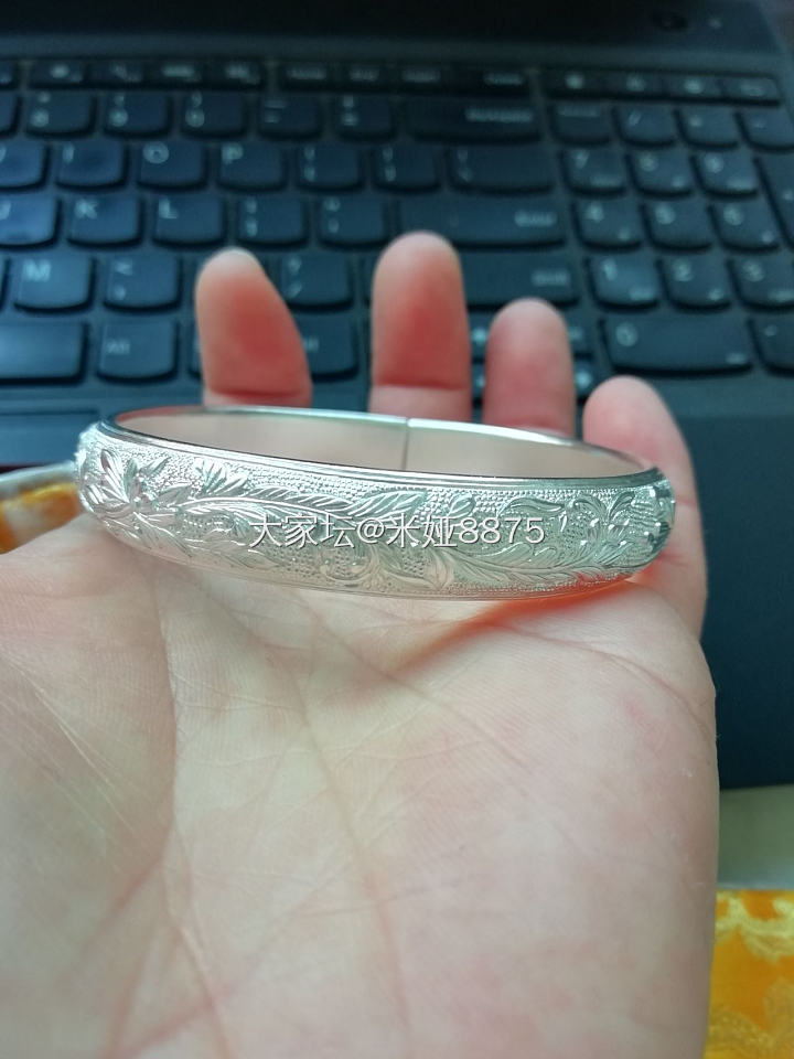 建工的包装爱了爱了，缠枝和国色太美了，可惜我手太黑😂_匠人银