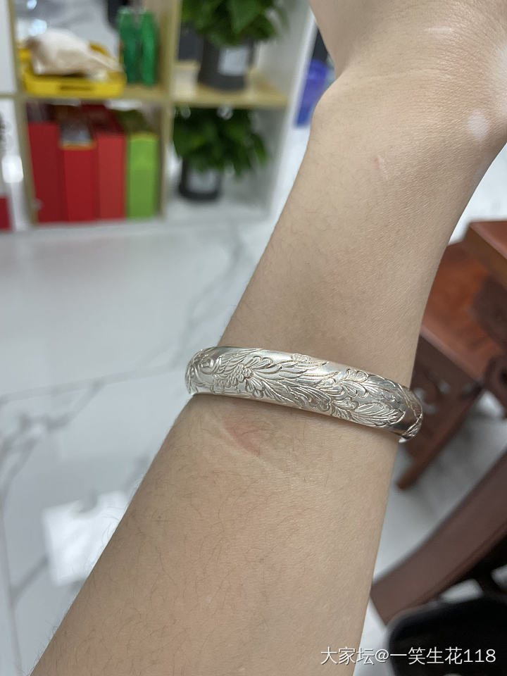 建工的包装爱了爱了，缠枝和国色太美了，可惜我手太黑😂_匠人银