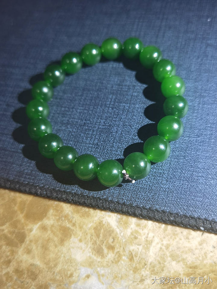 碧玉难拍，尤其菠菜绿_串珠和田玉