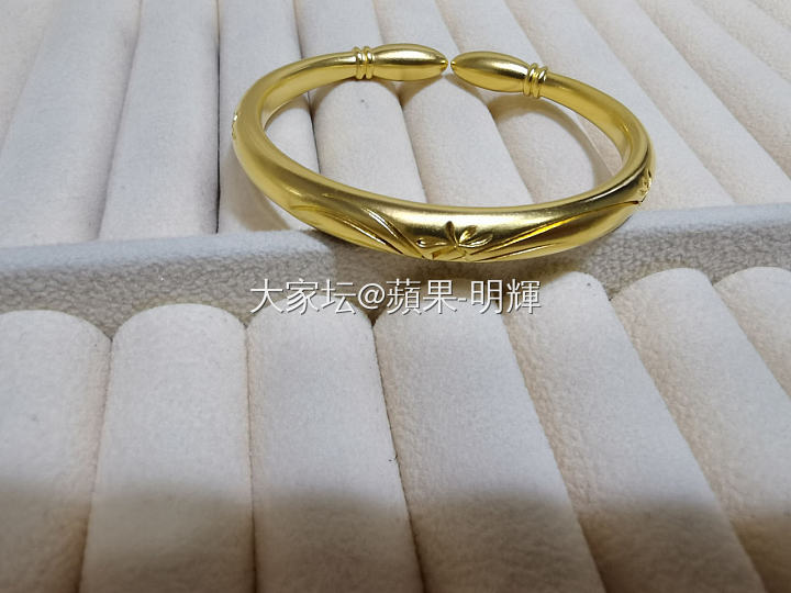 跟风打了坛红的镯子，很喜欢_打金手镯金