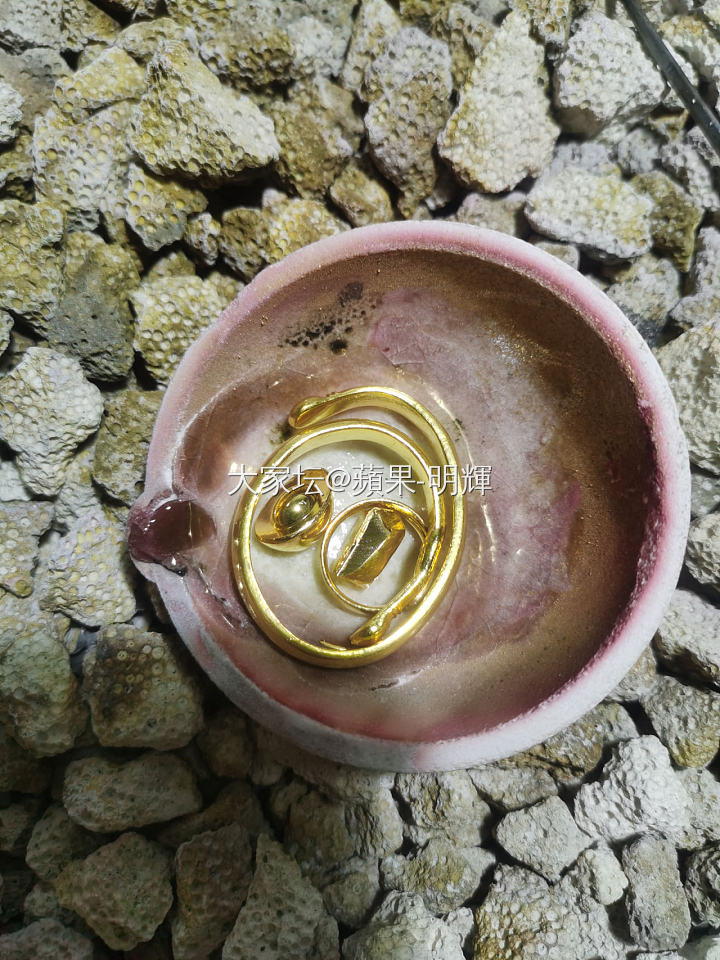 跟风打了坛红的镯子，很喜欢_打金手镯金