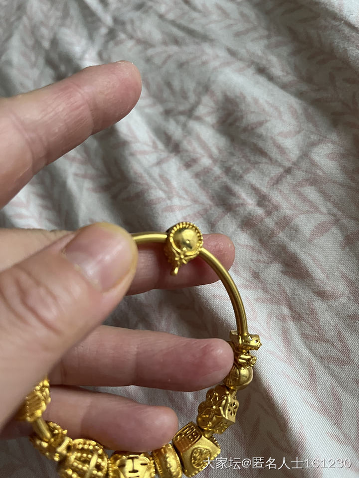 闲鱼卖家媛宝宝890308 ，小号 剁手剁手 ，隐瞒暇疵，评价里骂人，惯犯