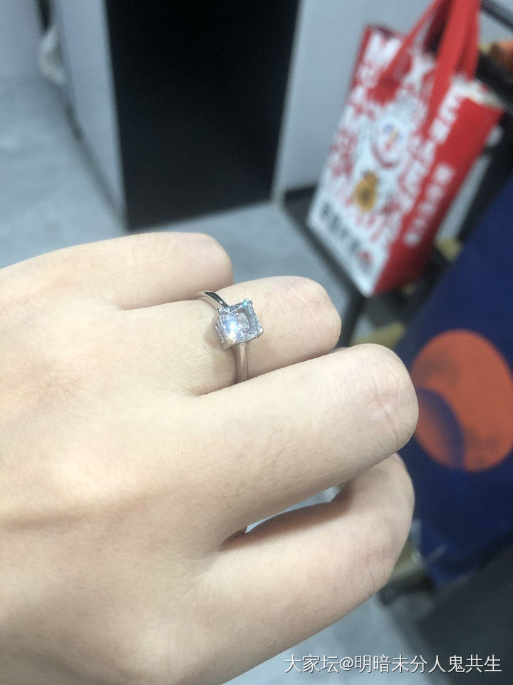 可可爱爱的高碳钻_人造饰品