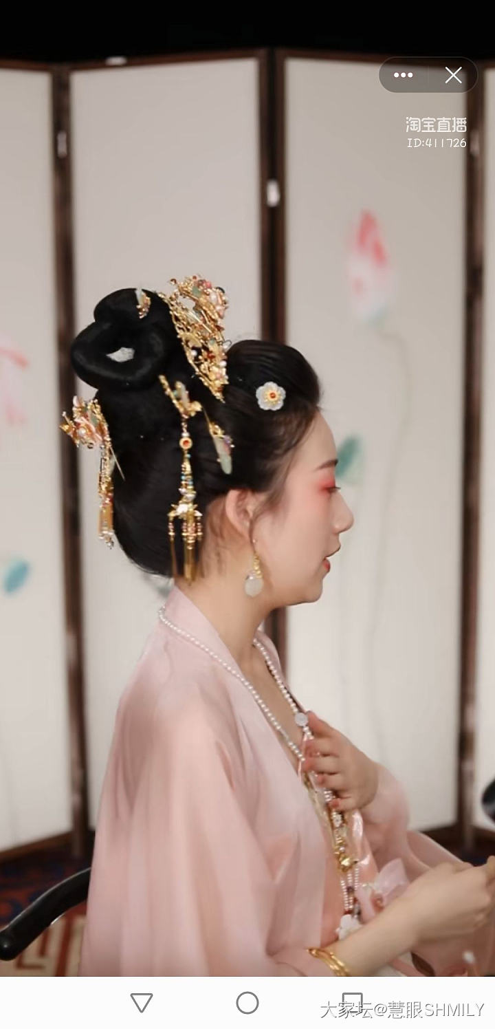 这个直播间的姑娘长的真好看，挺喜欢她的，妥妥的古代大家闺秀_网店商家