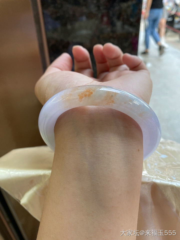 我太爱双色的镯子啦！_翡翠