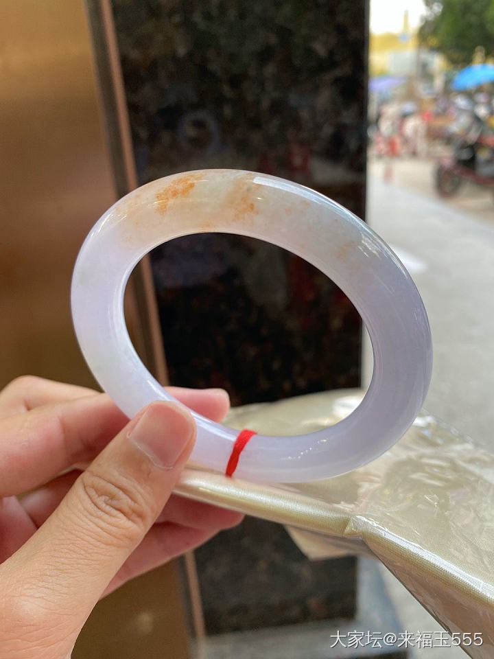 我太爱双色的镯子啦！_翡翠