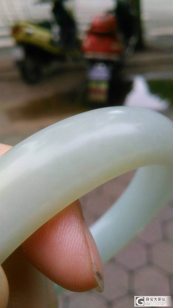 新手刚入一款青白玉镯。_青白玉