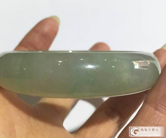 入手的第一支翡翠手镯请大家估个价格谢谢_翡翠
