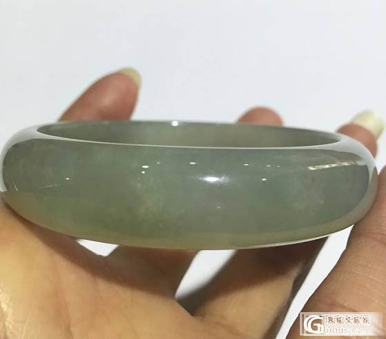 入手的第一支翡翠手镯请大家估个价格谢谢_翡翠