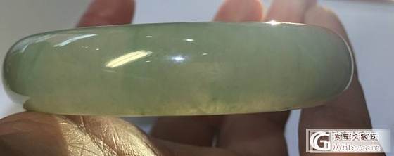 入手的第一支翡翠手镯请大家估个价格谢谢_翡翠