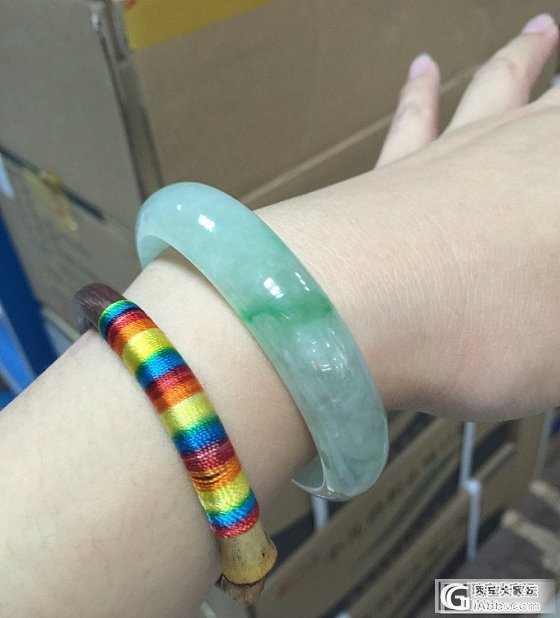 刚买的鸡血藤手镯，大家看看_鸡血藤