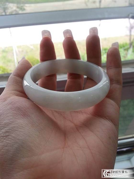新手入手的小清新镯子，请大家看看怎么样~_翡翠
