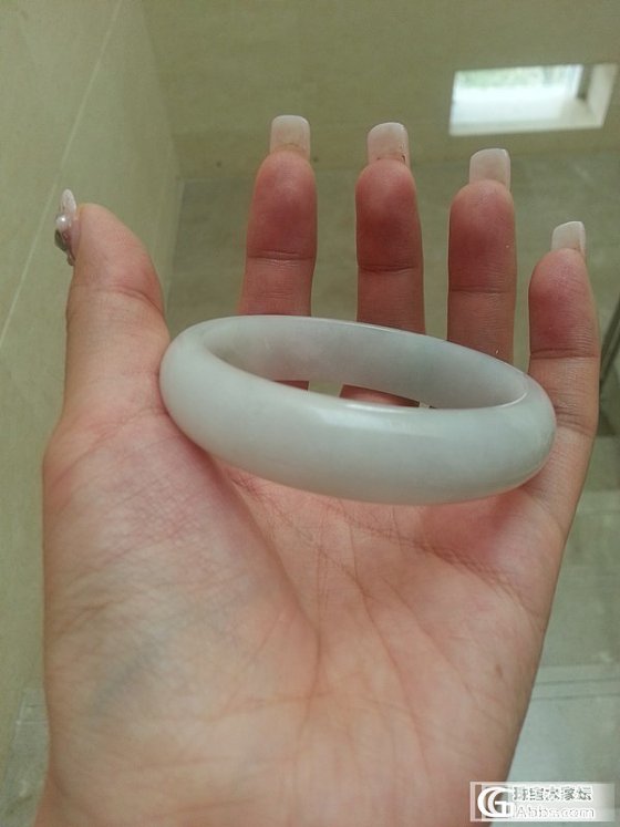 新手入手的小清新镯子，请大家看看怎么样~_翡翠