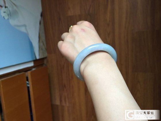 四个镯镯继续转 种水色都有 平民价格平民货_翡翠