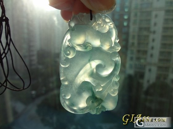 请教高手：坠子反面的底部是不是有避裂 (图片已更新)_翡翠