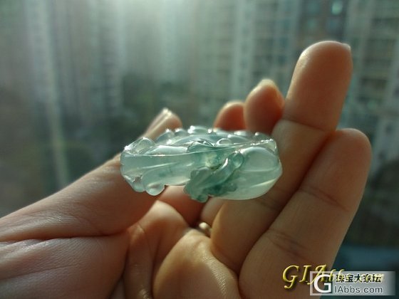 请教高手：坠子反面的底部是不是有避裂 (图片已更新)_翡翠