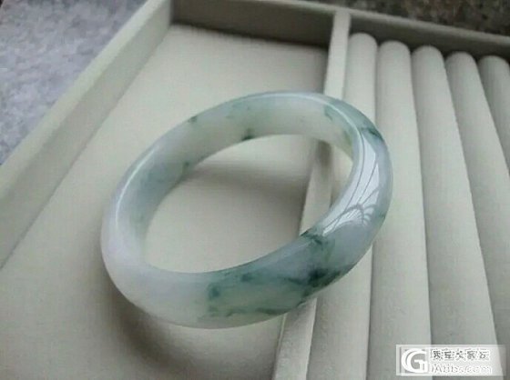 新入手的玉镯，求高手鉴定，楼主纯小白_手镯翡翠